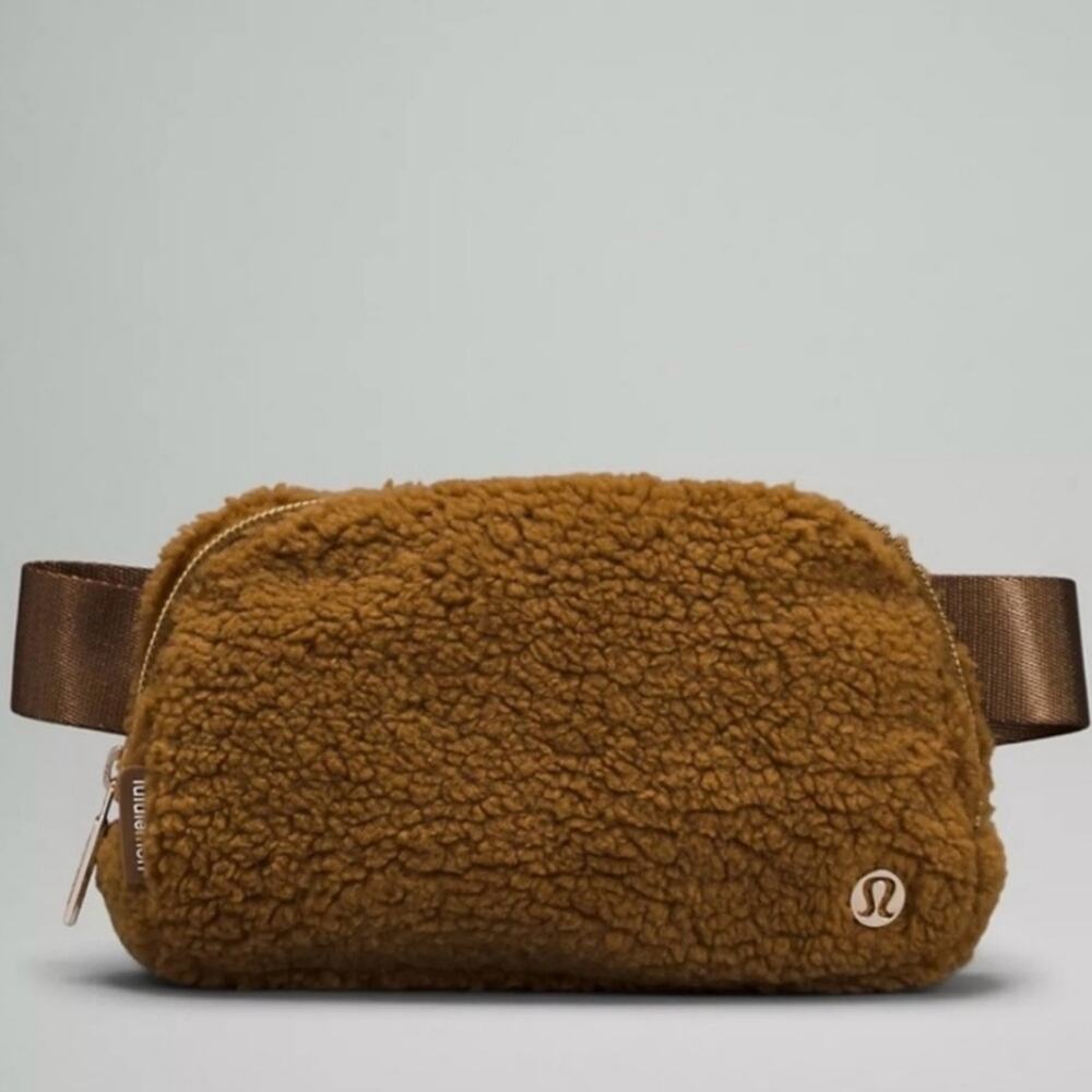 NWT Lululemon Everywhere Belt Bag Fleece Teddy Sherpa Furry Brown Gold Caramel